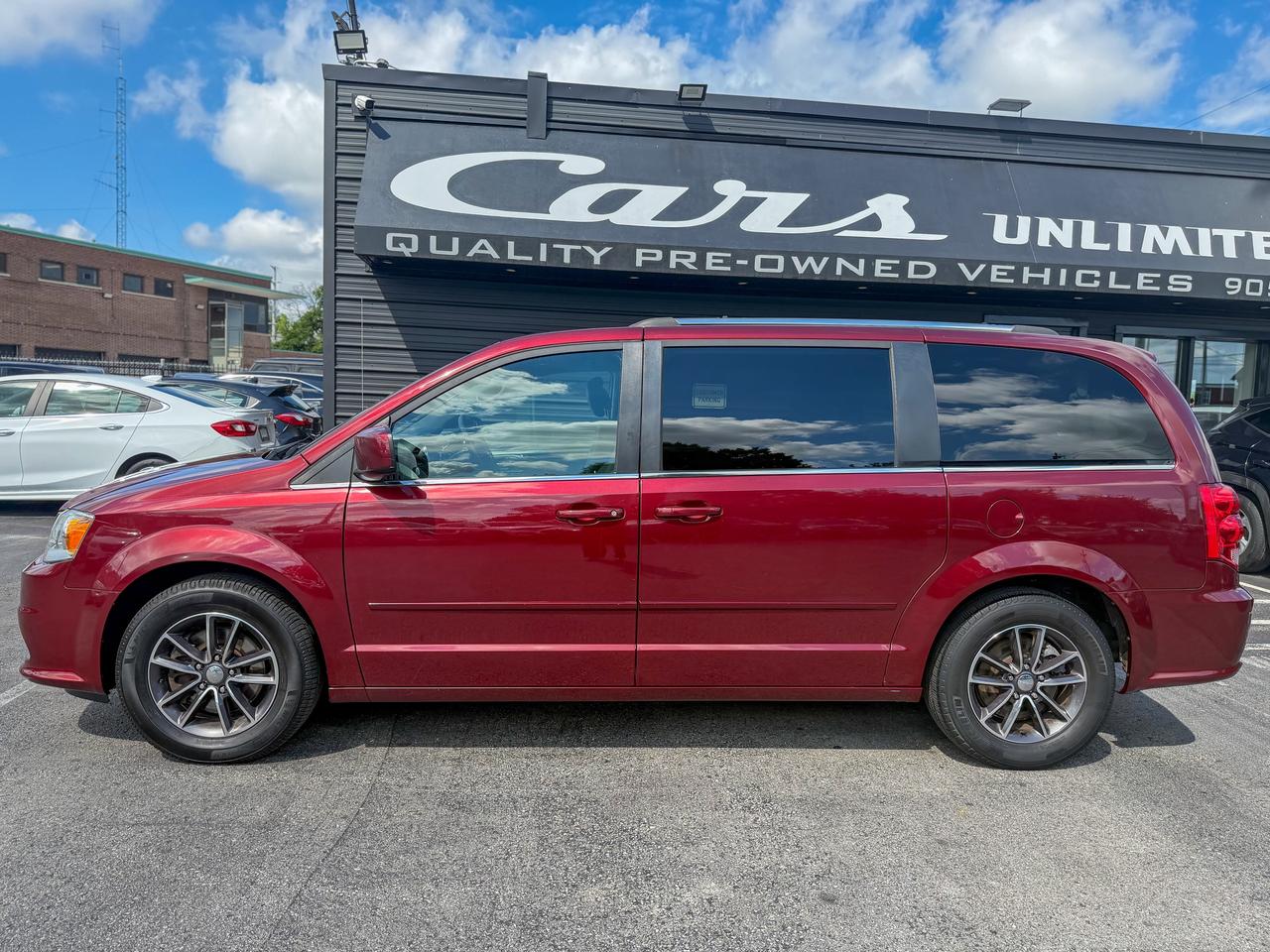 2017 Dodge Grand Caravan SXT Premium +/LEATHER/REMOTE/CAPTAIN CHAIRS/ECON Photo