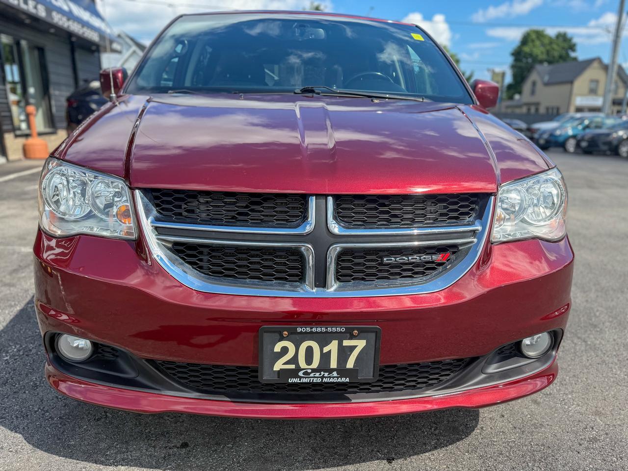 2017 Dodge Grand Caravan SXT Premium +/LEATHER/REMOTE/CAPTAIN CHAIRS/ECON Photo