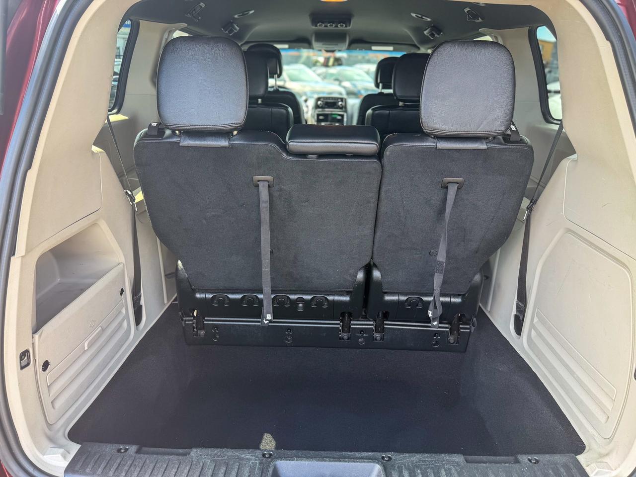 2017 Dodge Grand Caravan SXT Premium +/LEATHER/REMOTE/CAPTAIN CHAIRS/ECON Photo
