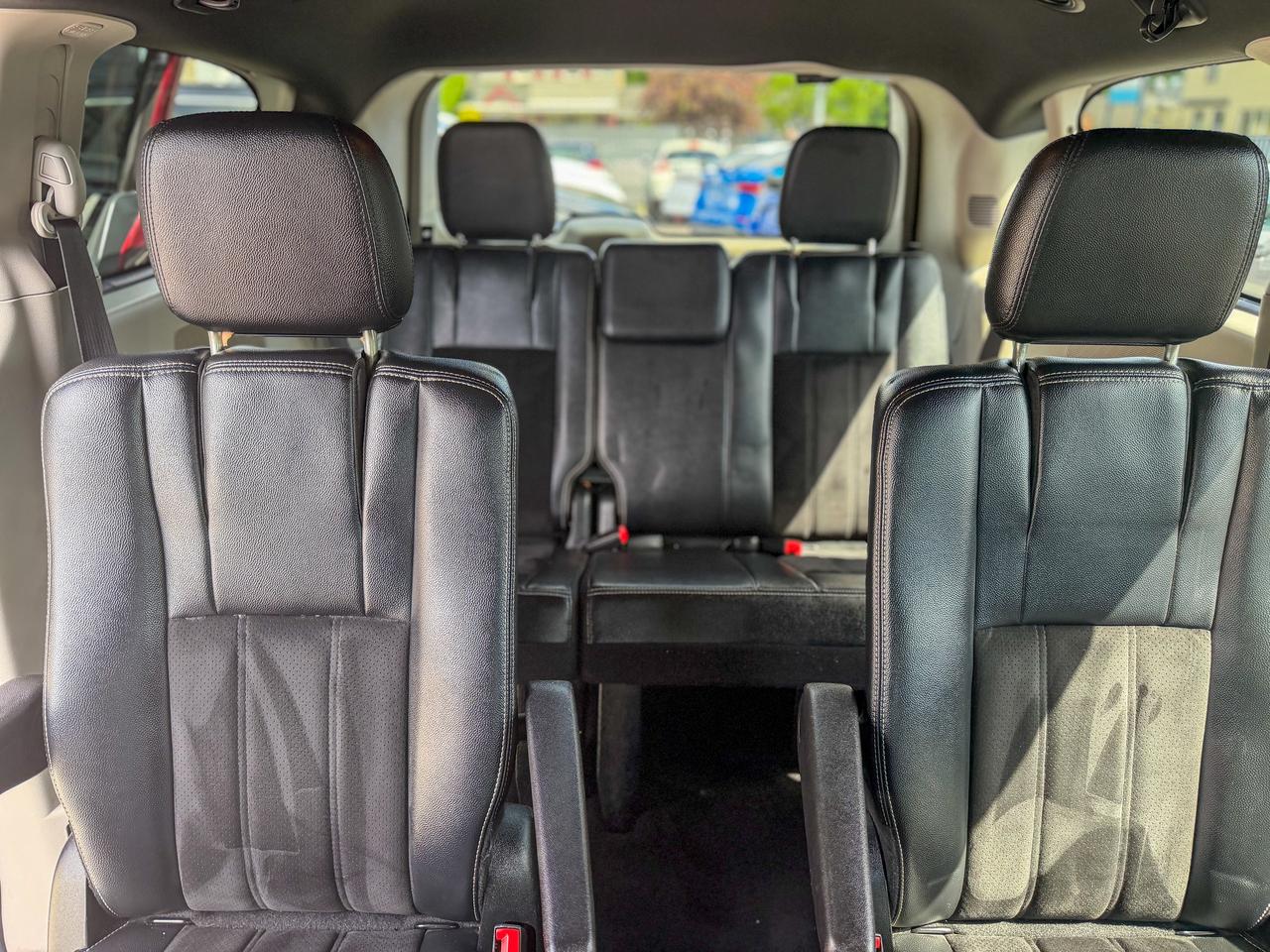 2017 Dodge Grand Caravan SXT Premium +/LEATHER/REMOTE/CAPTAIN CHAIRS/ECON Photo
