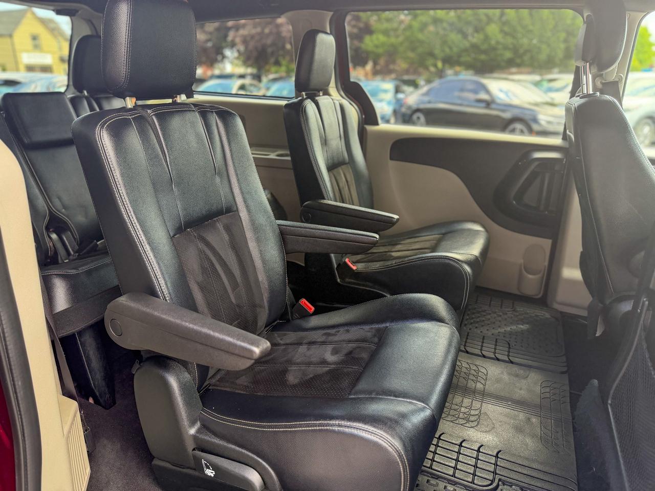 2017 Dodge Grand Caravan SXT Premium +/LEATHER/REMOTE/CAPTAIN CHAIRS/ECON Photo