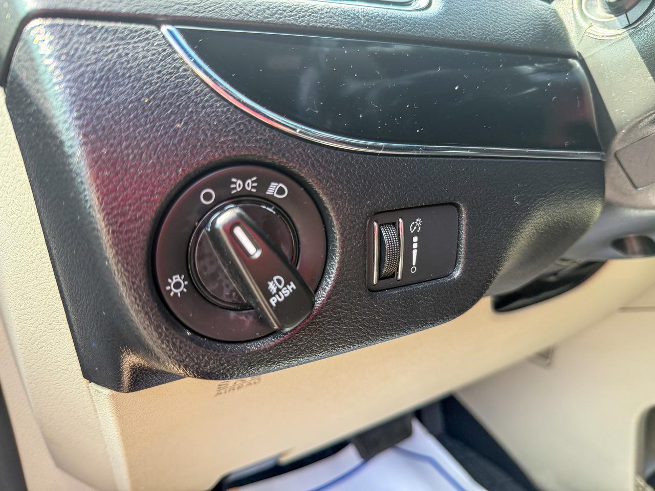 2017 Dodge Grand Caravan SXT Premium +/LEATHER/REMOTE/CAPTAIN CHAIRS/ECON Photo