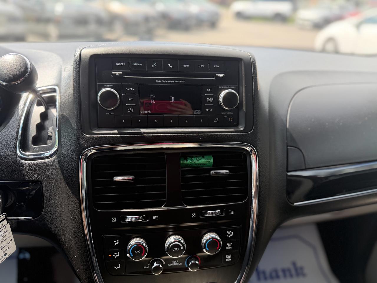 2017 Dodge Grand Caravan SXT Premium +/LEATHER/REMOTE/CAPTAIN CHAIRS/ECON Photo