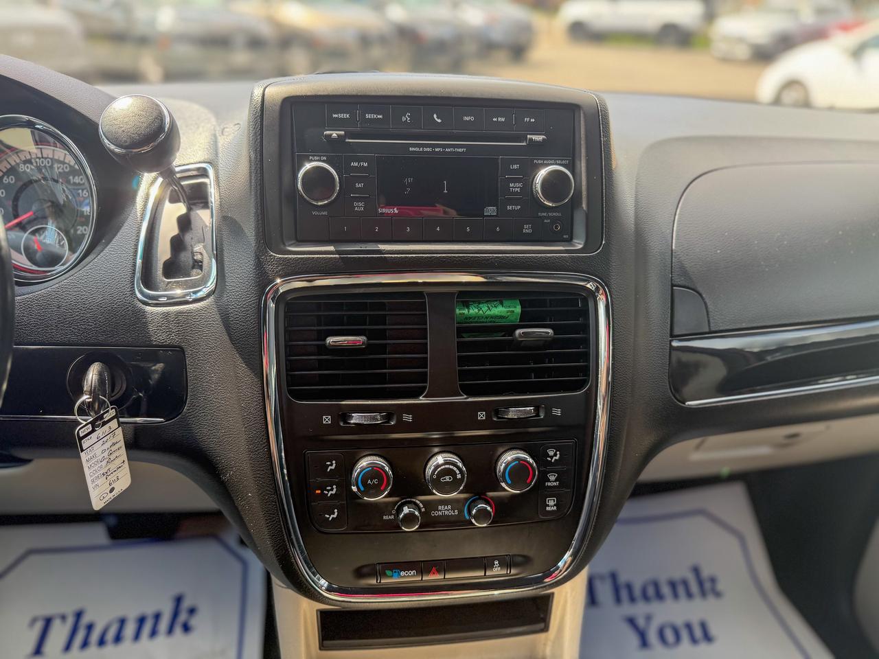 2017 Dodge Grand Caravan SXT Premium +/LEATHER/REMOTE/CAPTAIN CHAIRS/ECON Photo