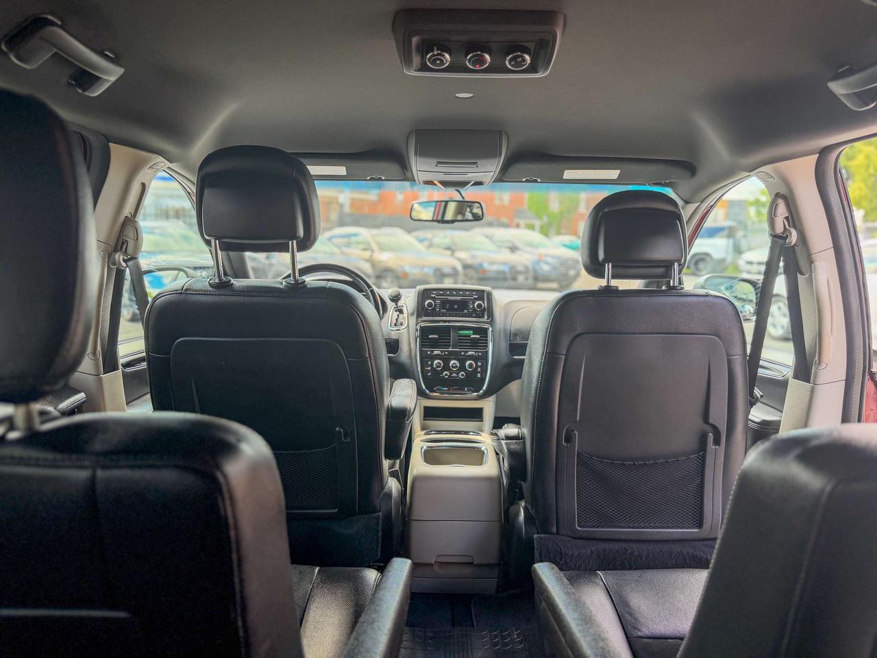 2017 Dodge Grand Caravan SXT Premium +/LEATHER/REMOTE/CAPTAIN CHAIRS/ECON Photo