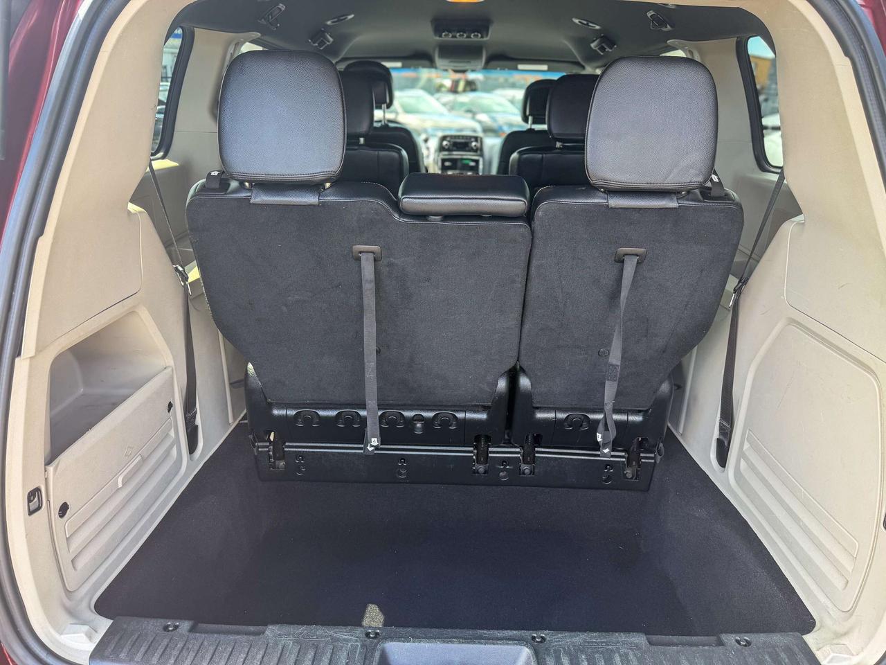 2017 Dodge Grand Caravan SXT Premium +/LEATHER/REMOTE/CAPTAIN CHAIRS/ECON Photo