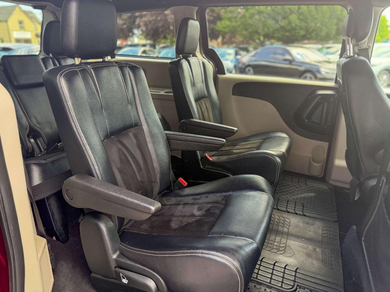 2017 Dodge Grand Caravan SXT Premium +/LEATHER/REMOTE/CAPTAIN CHAIRS/ECON Photo
