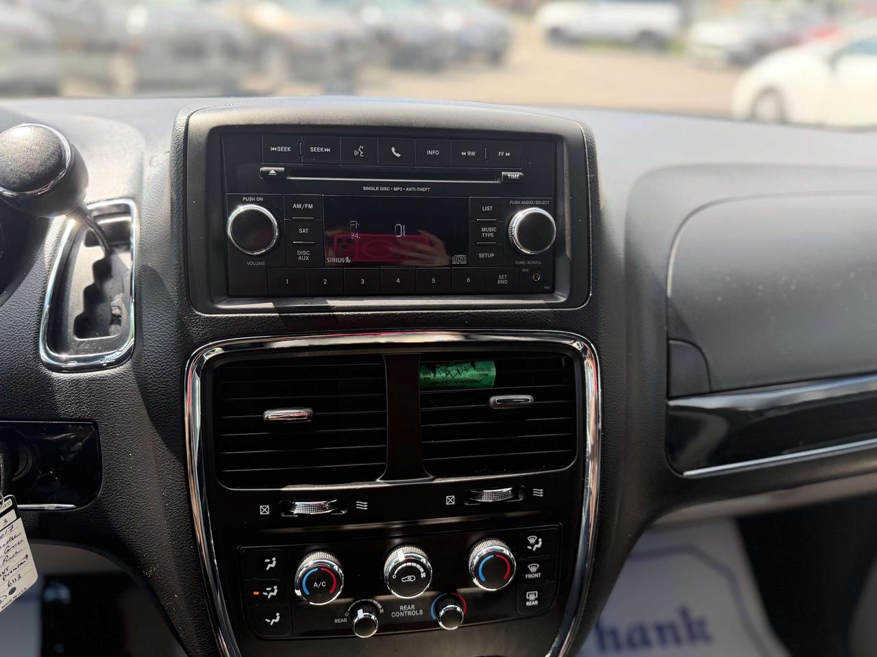 2017 Dodge Grand Caravan SXT Premium +/LEATHER/REMOTE/CAPTAIN CHAIRS/ECON Photo