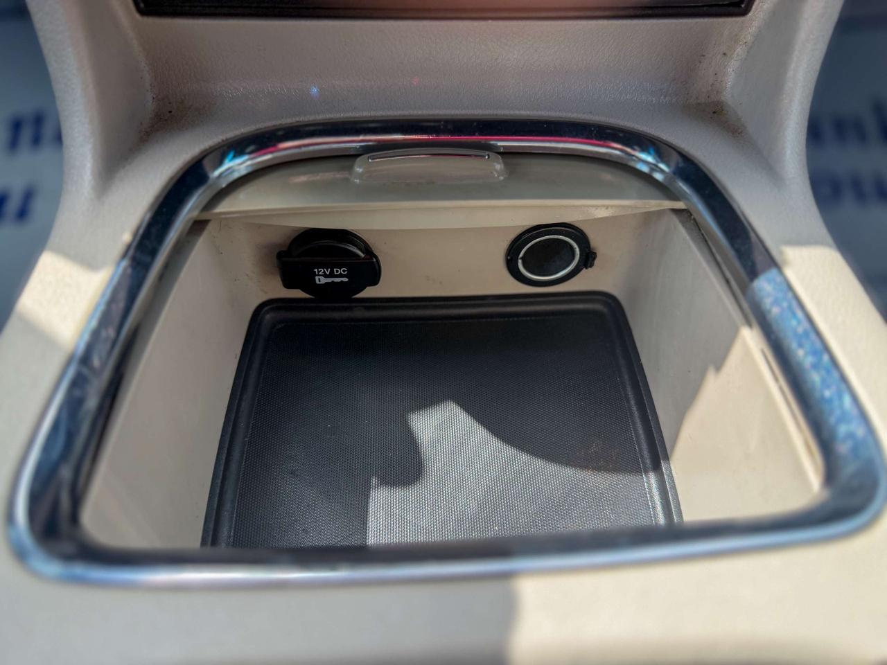 2017 Dodge Grand Caravan SXT Premium +/LEATHER/REMOTE/CAPTAIN CHAIRS/ECON Photo