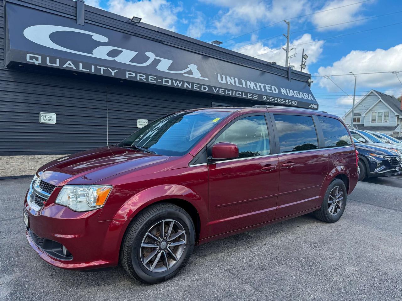 2017 Dodge Grand Caravan SXT Premium +/LEATHER/REMOTE/CAPTAIN CHAIRS/ECON Photo