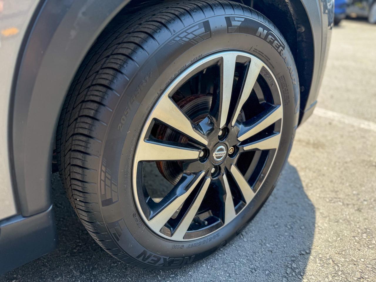 2018 Nissan Kicks SV/CAMERA/LOW KM/NO ACCIDENTS/1.6L/APPLE CARPLAY Photo