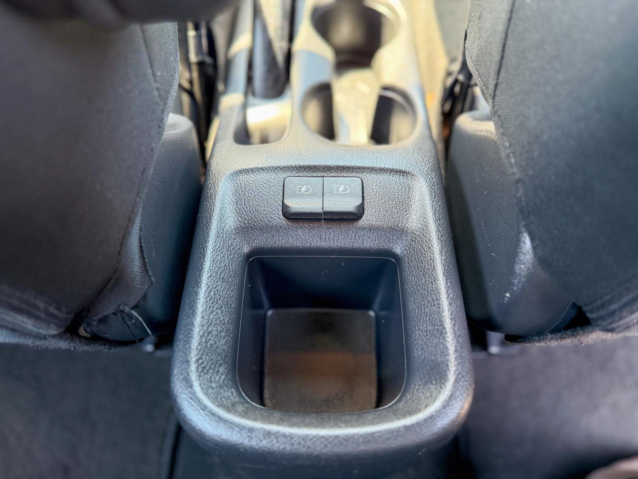 2018 Nissan Kicks SV/CAMERA/LOW KM/NO ACCIDENTS/1.6L/APPLE CARPLAY Photo