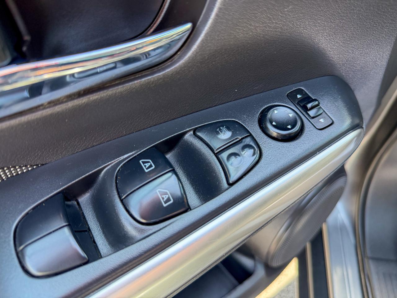2018 Nissan Kicks SV/CAMERA/LOW KM/NO ACCIDENTS/1.6L/APPLE CARPLAY Photo