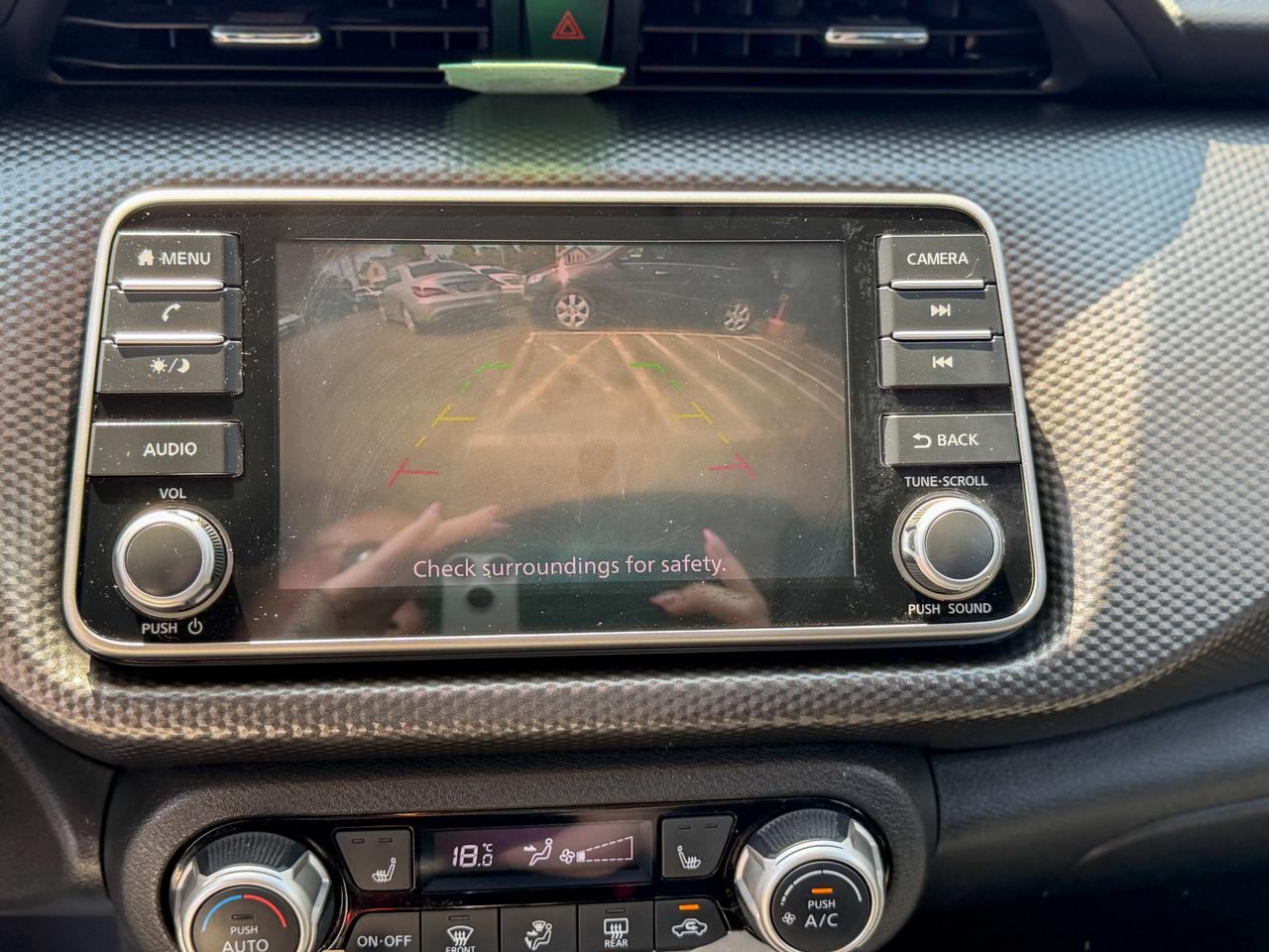 2018 Nissan Kicks SV/CAMERA/LOW KM/NO ACCIDENTS/1.6L/APPLE CARPLAY Photo