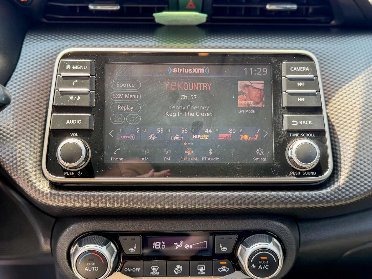 2018 Nissan Kicks SV/CAMERA/LOW KM/NO ACCIDENTS/1.6L/APPLE CARPLAY Photo