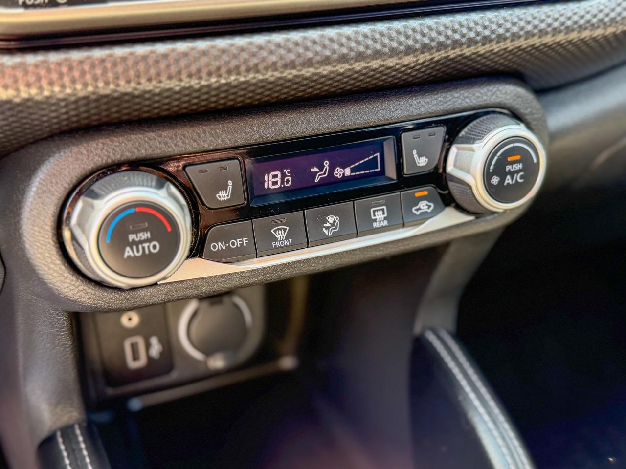 2018 Nissan Kicks SV/CAMERA/LOW KM/NO ACCIDENTS/1.6L/APPLE CARPLAY Photo