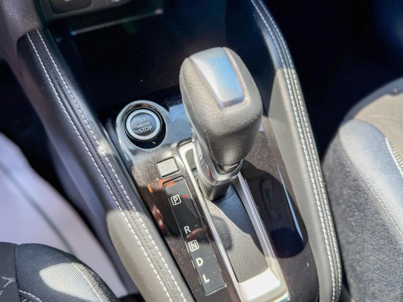 2018 Nissan Kicks SV/CAMERA/LOW KM/NO ACCIDENTS/1.6L/APPLE CARPLAY Photo