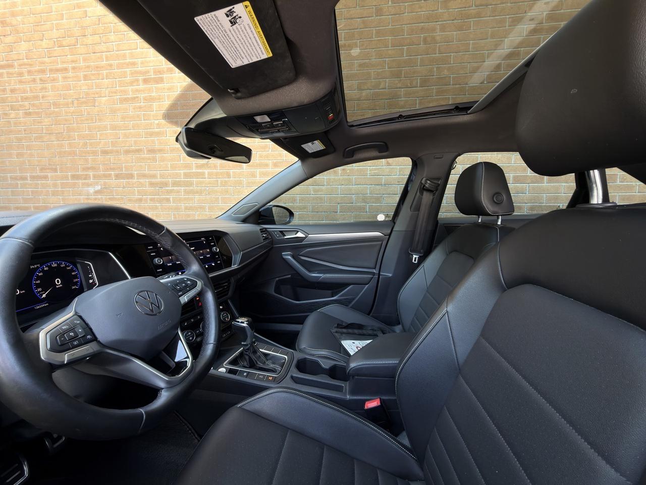 2023 Volkswagen Jetta Comfortline Sport   Leather   Sunroof   Ambient Li Photo