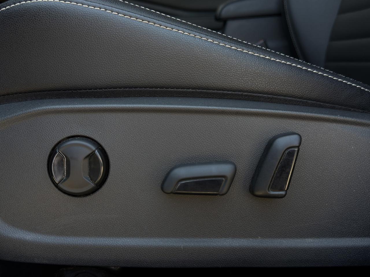 2023 Volkswagen Jetta Comfortline Sport   Leather   Sunroof   Ambient Li Photo