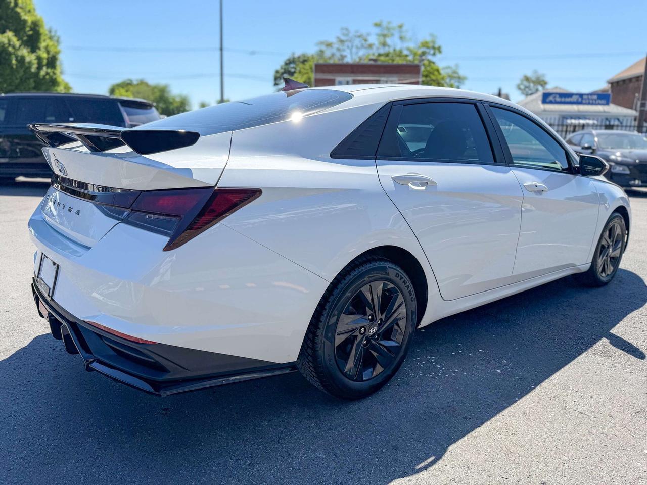 2023 Hyundai Elantra Preferred-Tech Pkg/NAVI/BSM/REMOTE/ROOF/CAMERA/2L Photo4