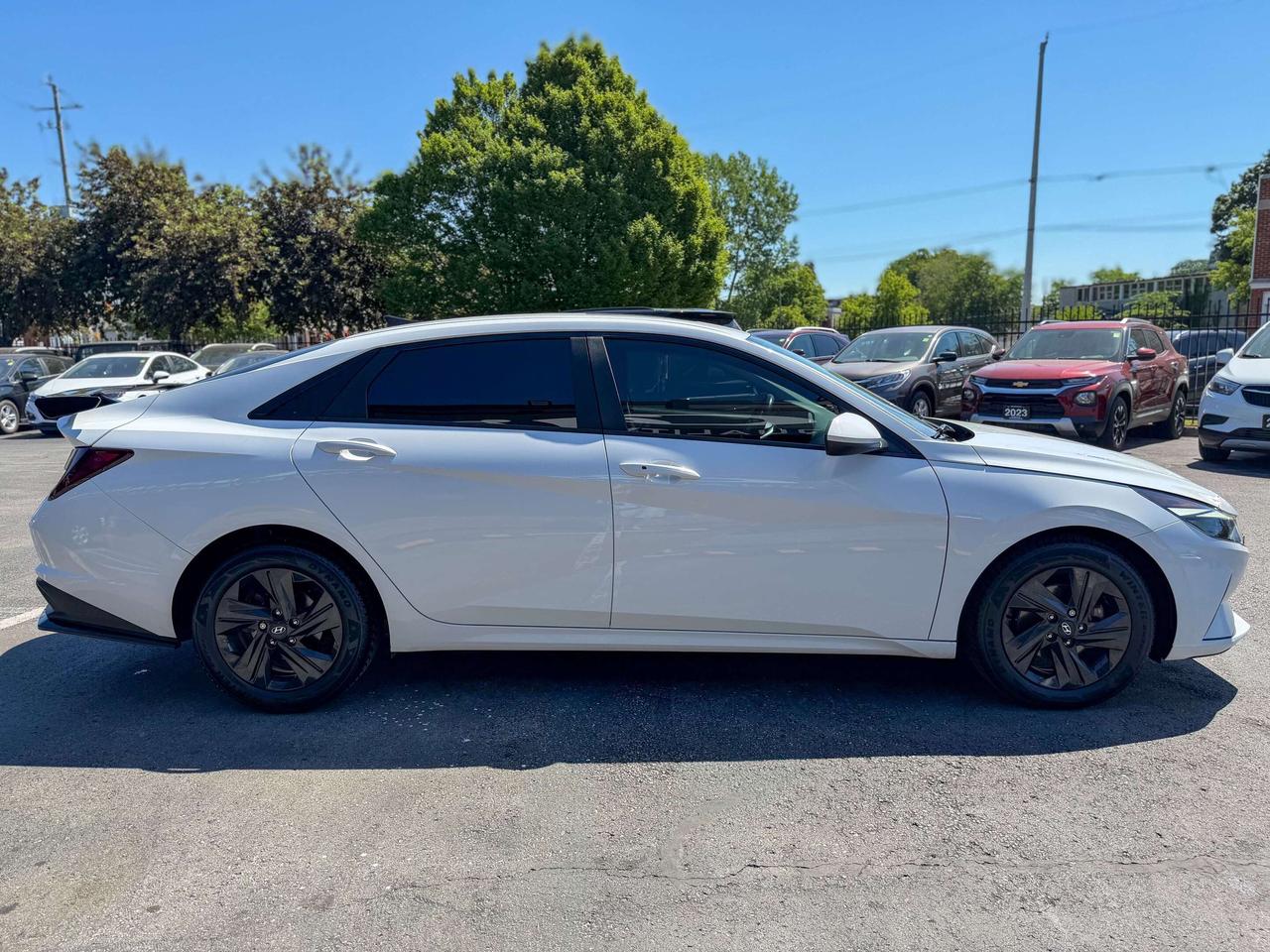 2023 Hyundai Elantra Preferred-Tech Pkg/NAVI/BSM/REMOTE/ROOF/CAMERA/2L Photo