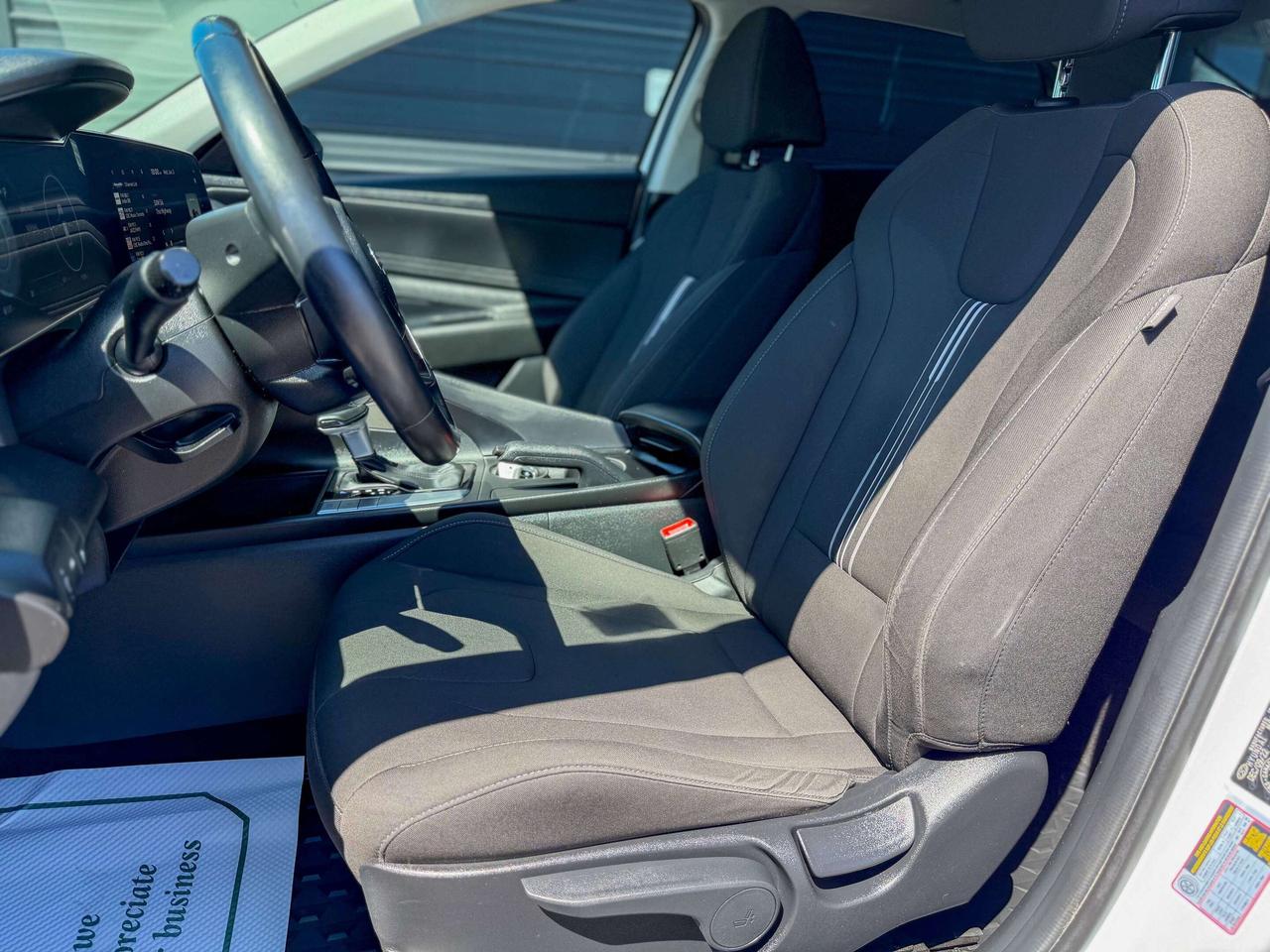 2023 Hyundai Elantra Preferred-Tech Pkg/NAVI/BSM/REMOTE/ROOF/CAMERA/2L Photo