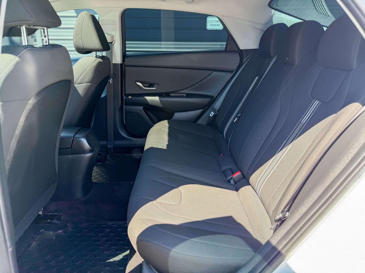 2023 Hyundai Elantra Preferred-Tech Pkg/NAVI/BSM/REMOTE/ROOF/CAMERA/2L Photo