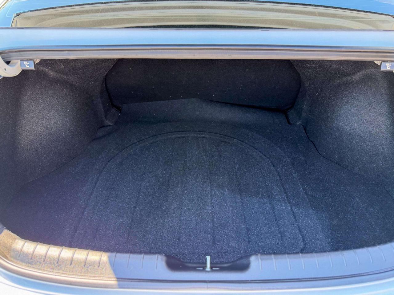 2023 Hyundai Elantra Preferred-Tech Pkg/NAVI/BSM/REMOTE/ROOF/CAMERA/2L Photo
