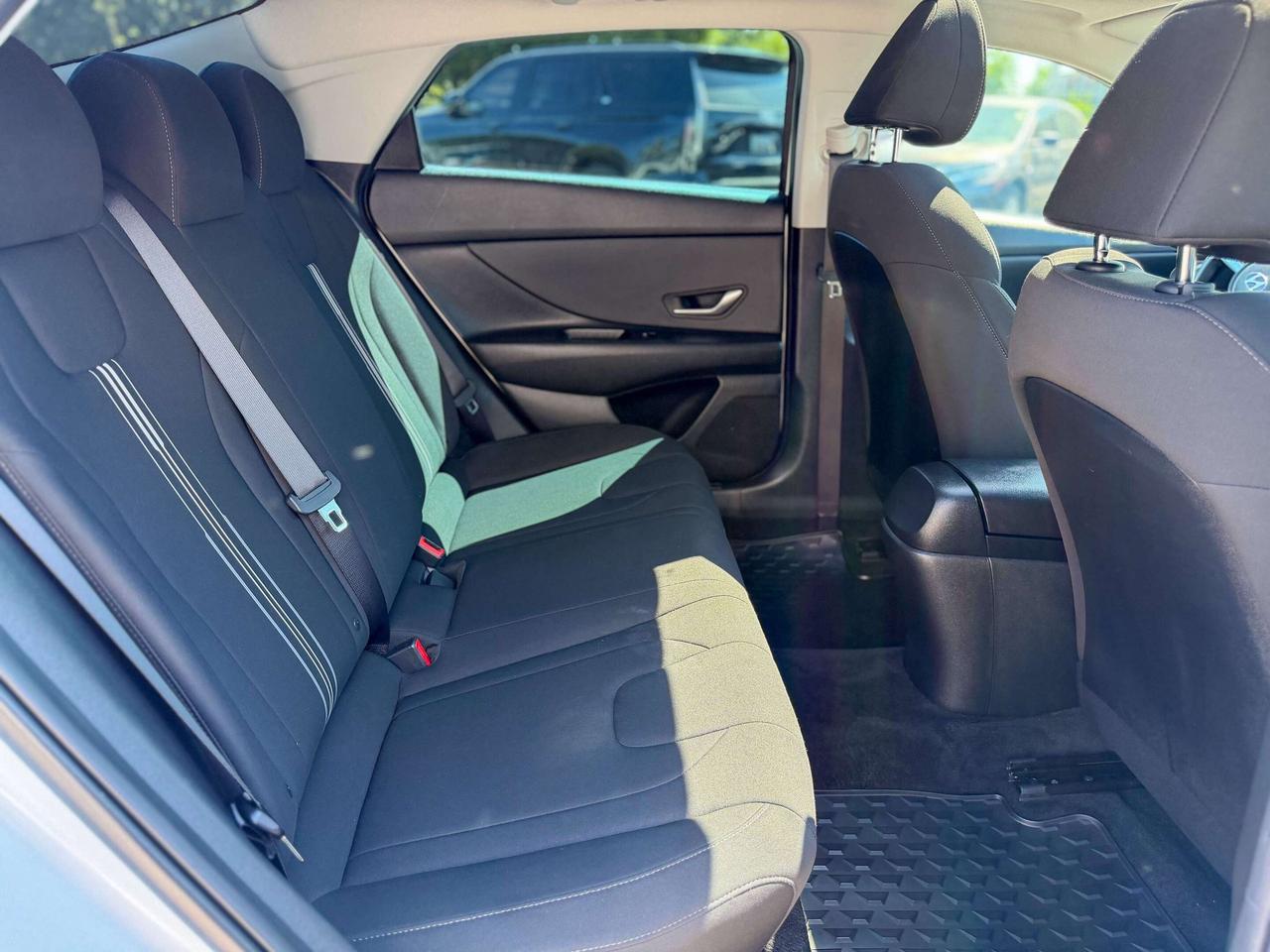 2023 Hyundai Elantra Preferred-Tech Pkg/NAVI/BSM/REMOTE/ROOF/CAMERA/2L Photo