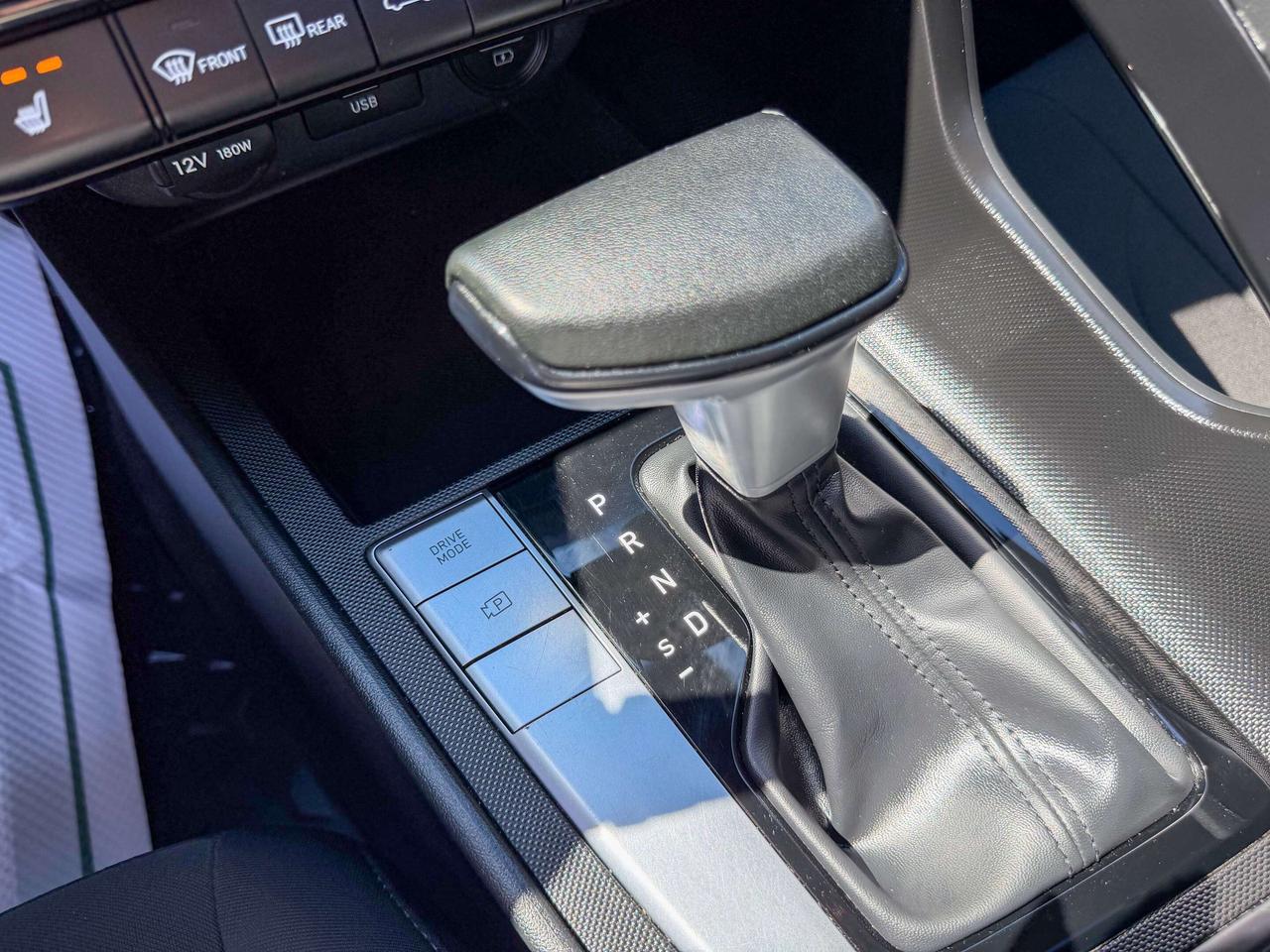 2023 Hyundai Elantra Preferred-Tech Pkg/NAVI/BSM/REMOTE/ROOF/CAMERA/2L Photo