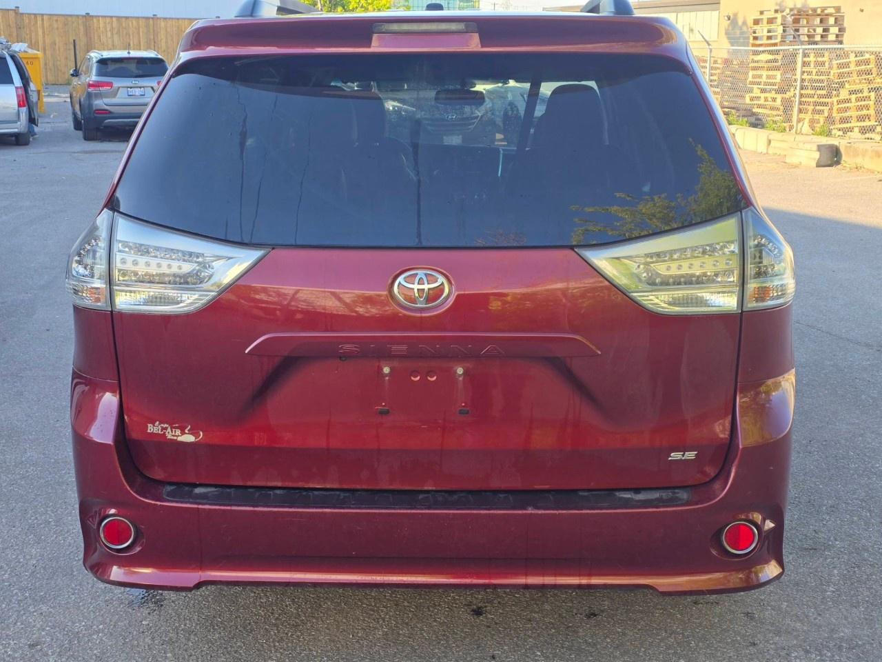 2015 Toyota Sienna 5DR SE 8-PASS FWD Photo