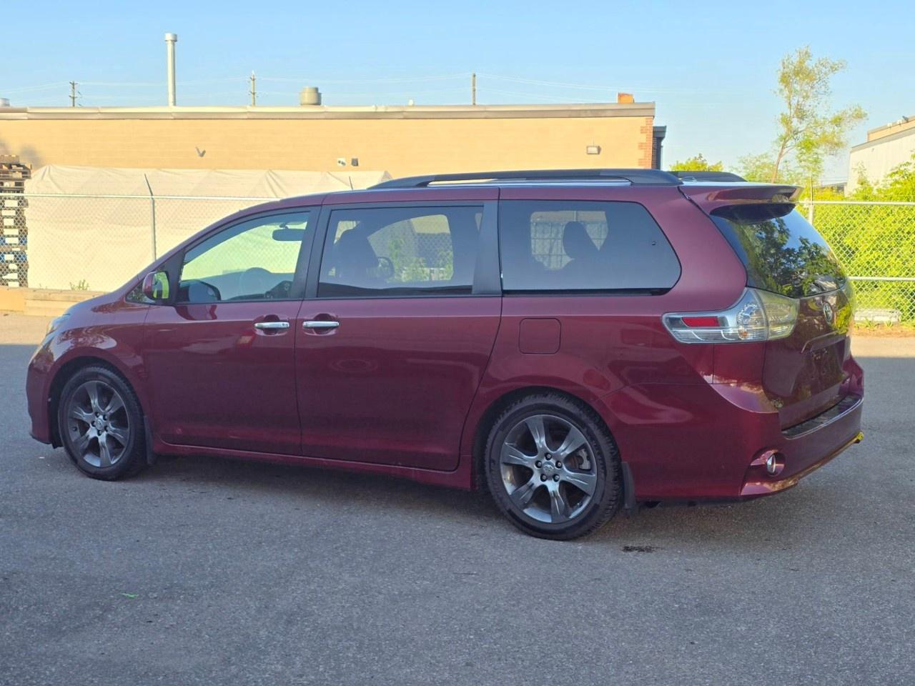 2015 Toyota Sienna 5DR SE 8-PASS FWD Photo3