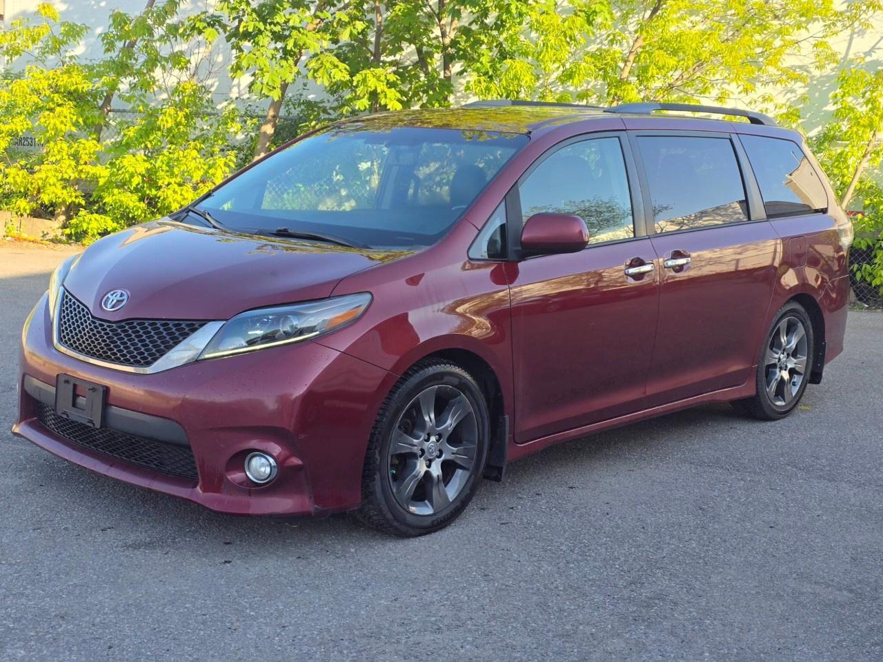 2015 Toyota Sienna 5DR SE 8-PASS FWD Photo