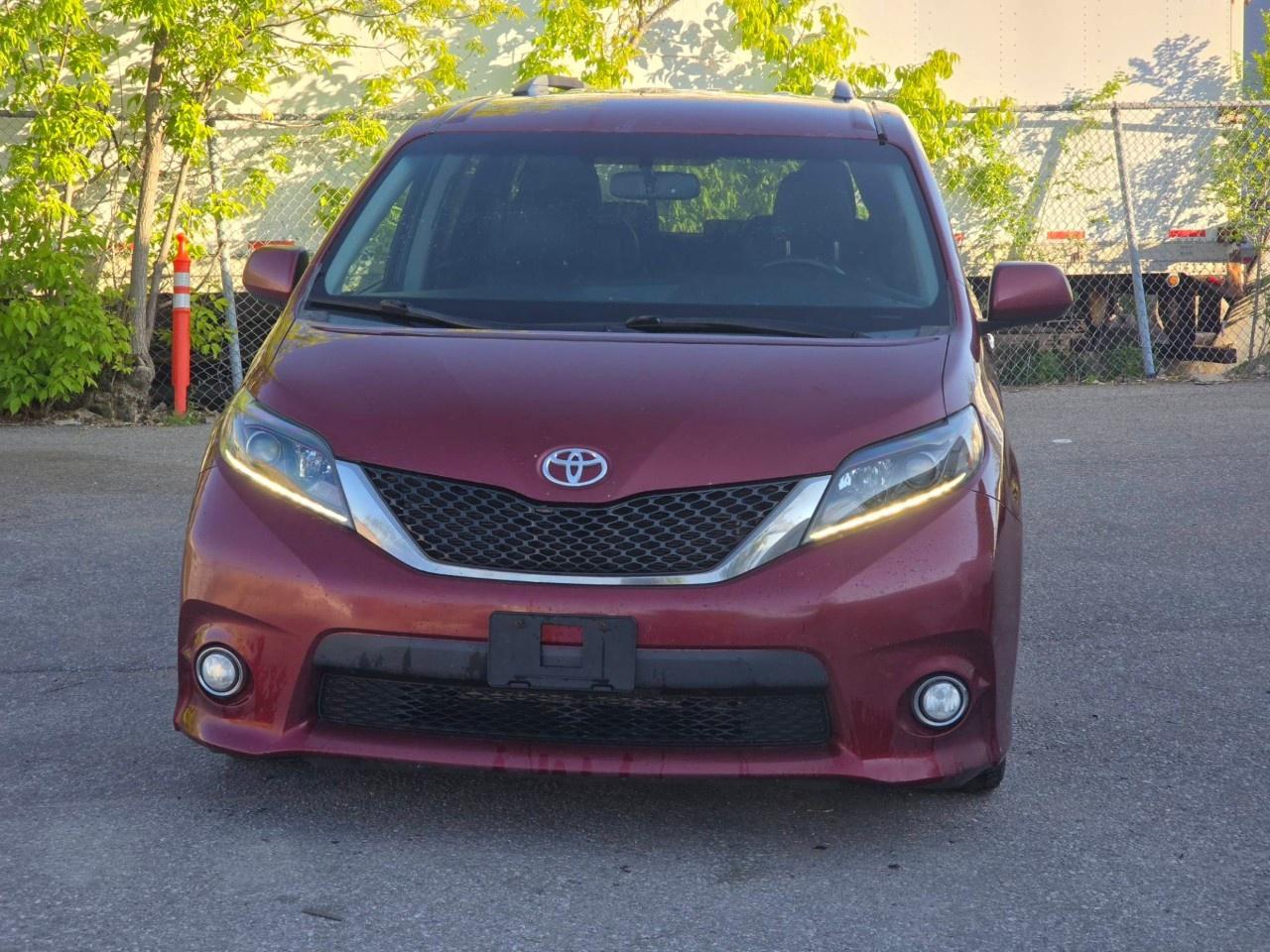 2015 Toyota Sienna 5DR SE 8-PASS FWD Photo