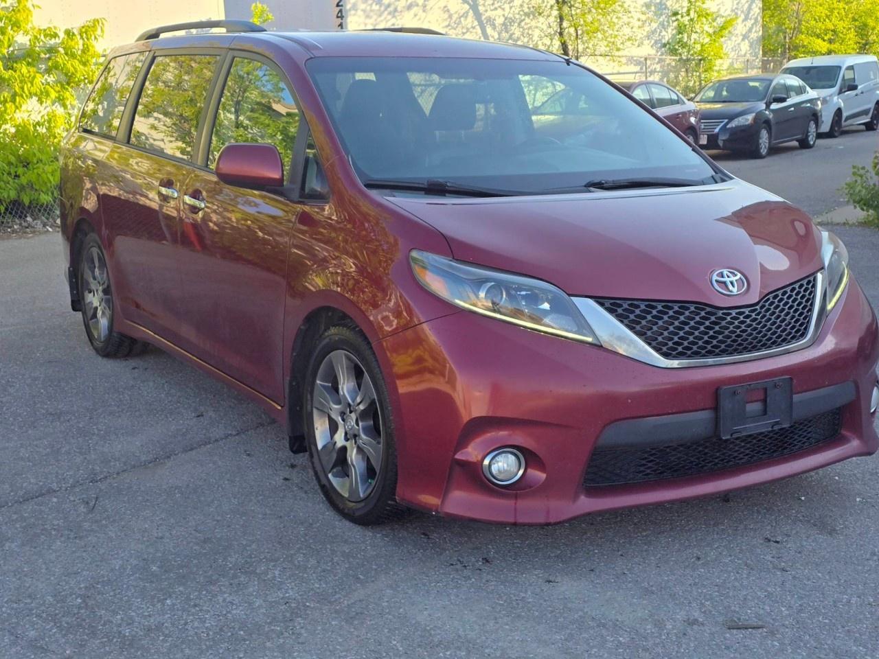 2015 Toyota Sienna 5DR SE 8-PASS FWD Photo