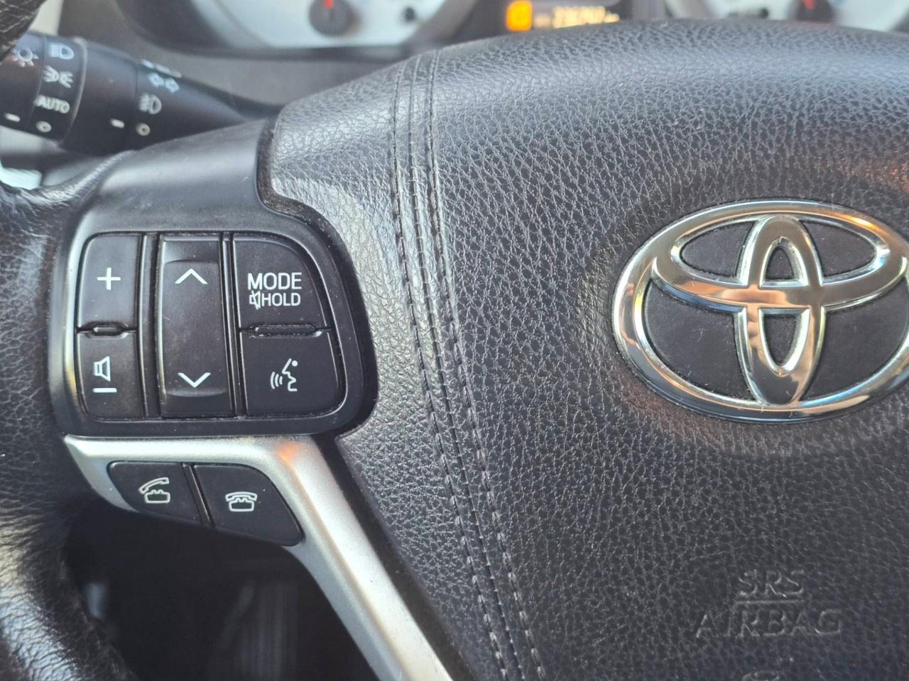 2015 Toyota Sienna 5DR SE 8-PASS FWD Photo