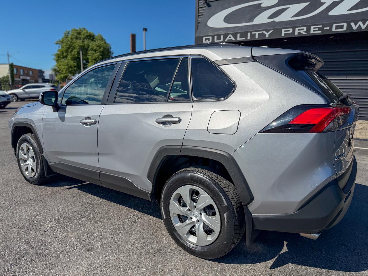 2021 Toyota RAV4 LE/1 OWNER/BSM/ACC/CAMERA/APPLE CARPLAY/2.5L Photo
