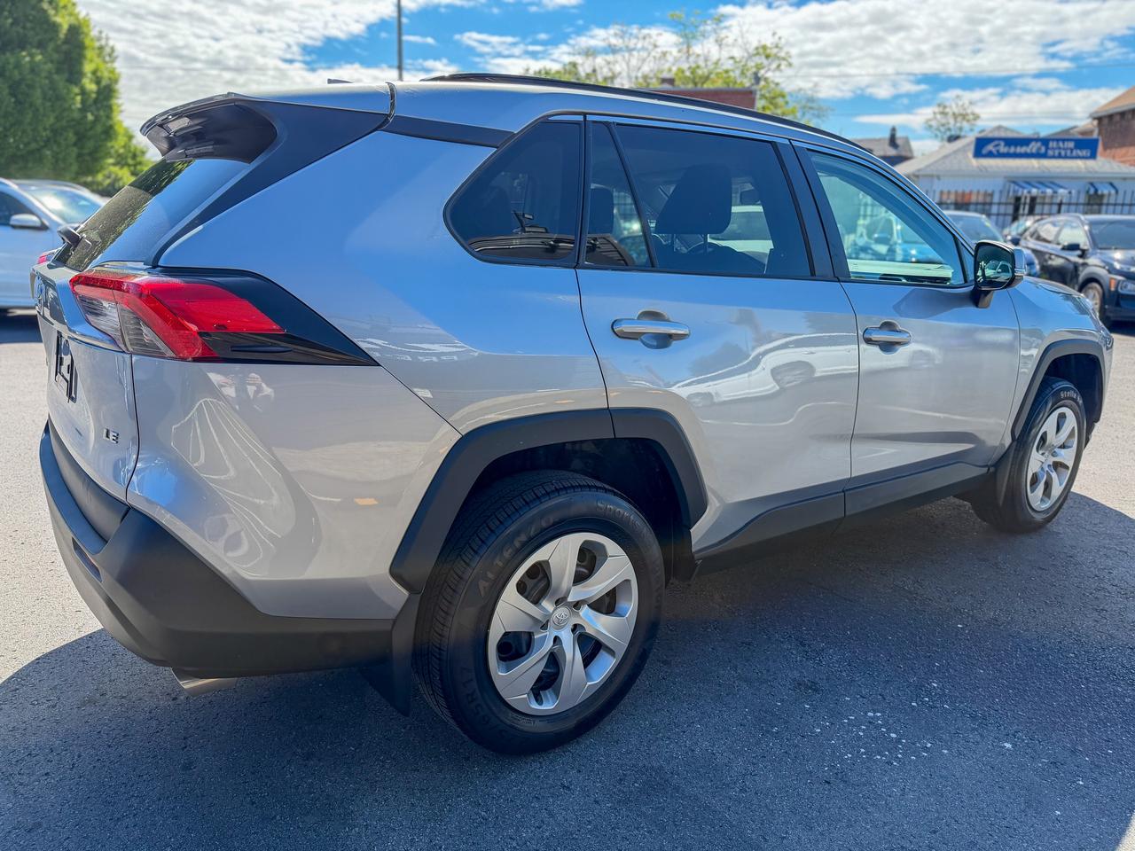 2021 Toyota RAV4 LE/1 OWNER/BSM/ACC/CAMERA/APPLE CARPLAY/2.5L Photo