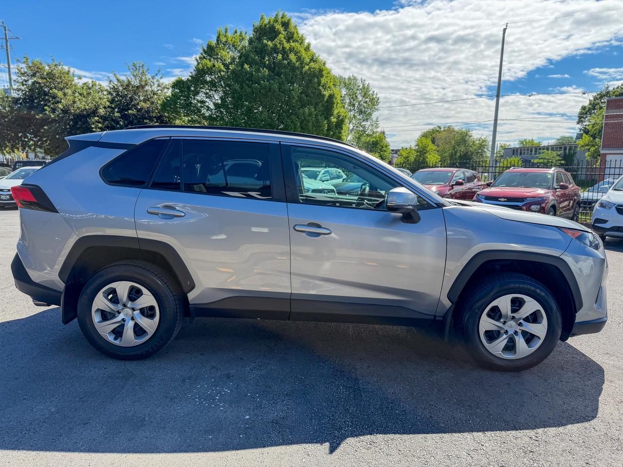 2021 Toyota RAV4 LE/1 OWNER/BSM/ACC/CAMERA/APPLE CARPLAY/2.5L Photo