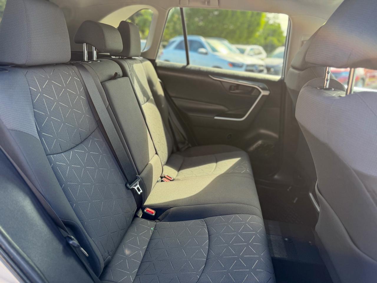 2021 Toyota RAV4 LE/1 OWNER/BSM/ACC/CAMERA/APPLE CARPLAY/2.5L Photo