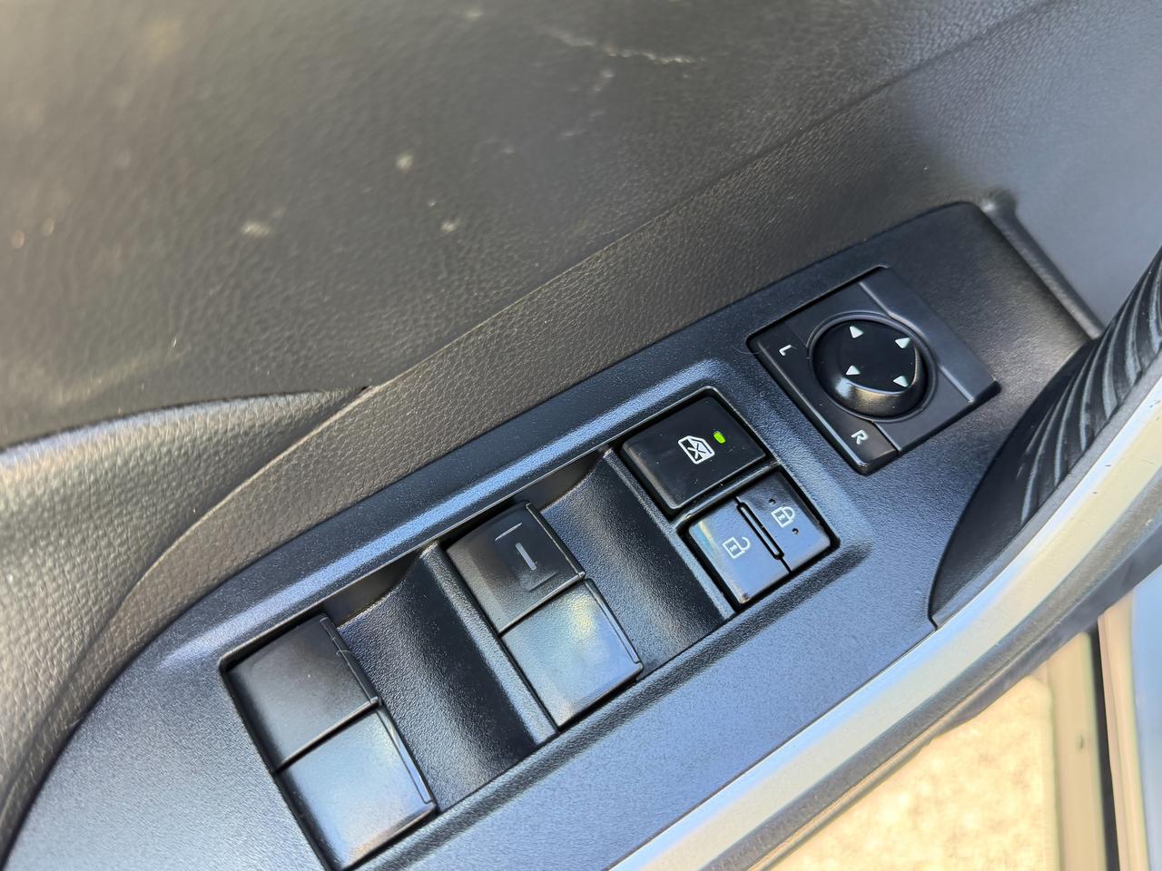 2021 Toyota RAV4 LE/1 OWNER/BSM/ACC/CAMERA/APPLE CARPLAY/2.5L Photo