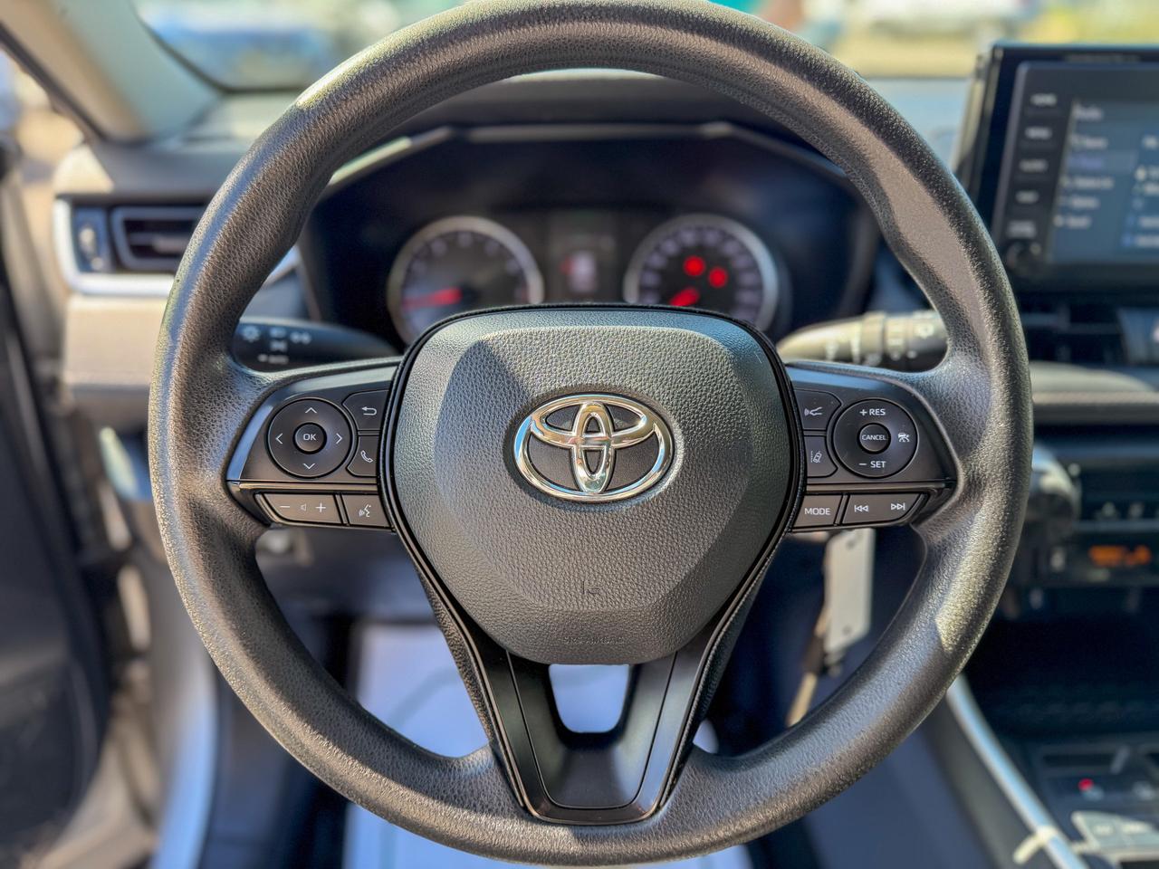 2021 Toyota RAV4 LE/1 OWNER/BSM/ACC/CAMERA/APPLE CARPLAY/2.5L Photo