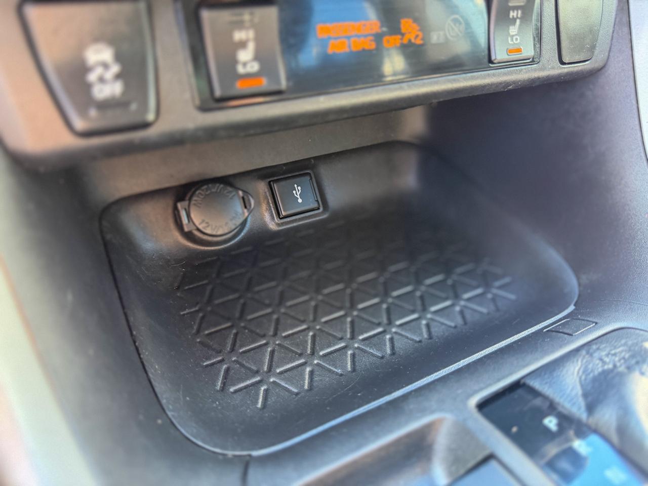 2021 Toyota RAV4 LE/1 OWNER/BSM/ACC/CAMERA/APPLE CARPLAY/2.5L Photo