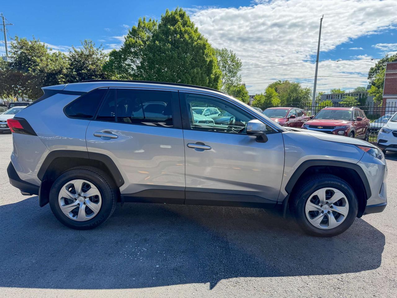 2021 Toyota RAV4 LE/1 OWNER/BSM/ACC/CAMERA/APPLE CARPLAY/2.5L Photo