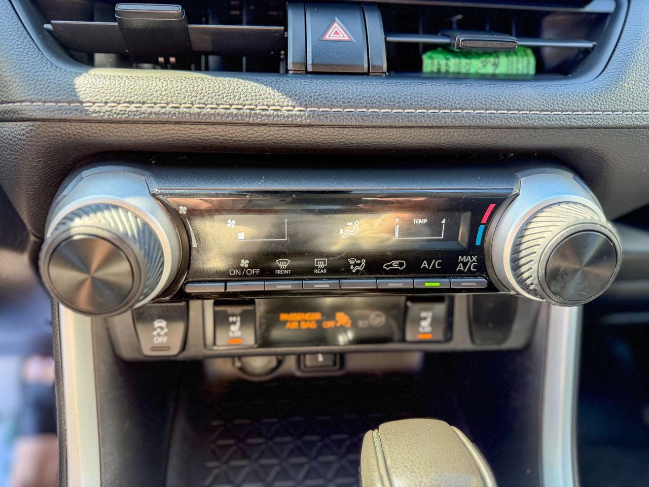 2021 Toyota RAV4 LE/1 OWNER/BSM/ACC/CAMERA/APPLE CARPLAY/2.5L Photo