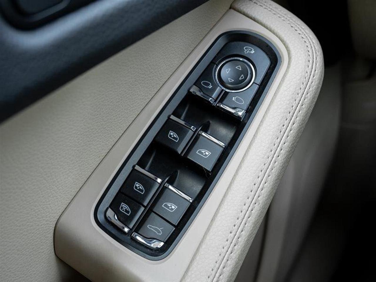 2023 Porsche Macan AWD CPO Premium Pkg Plus Porsche Torque Vectoring Photo