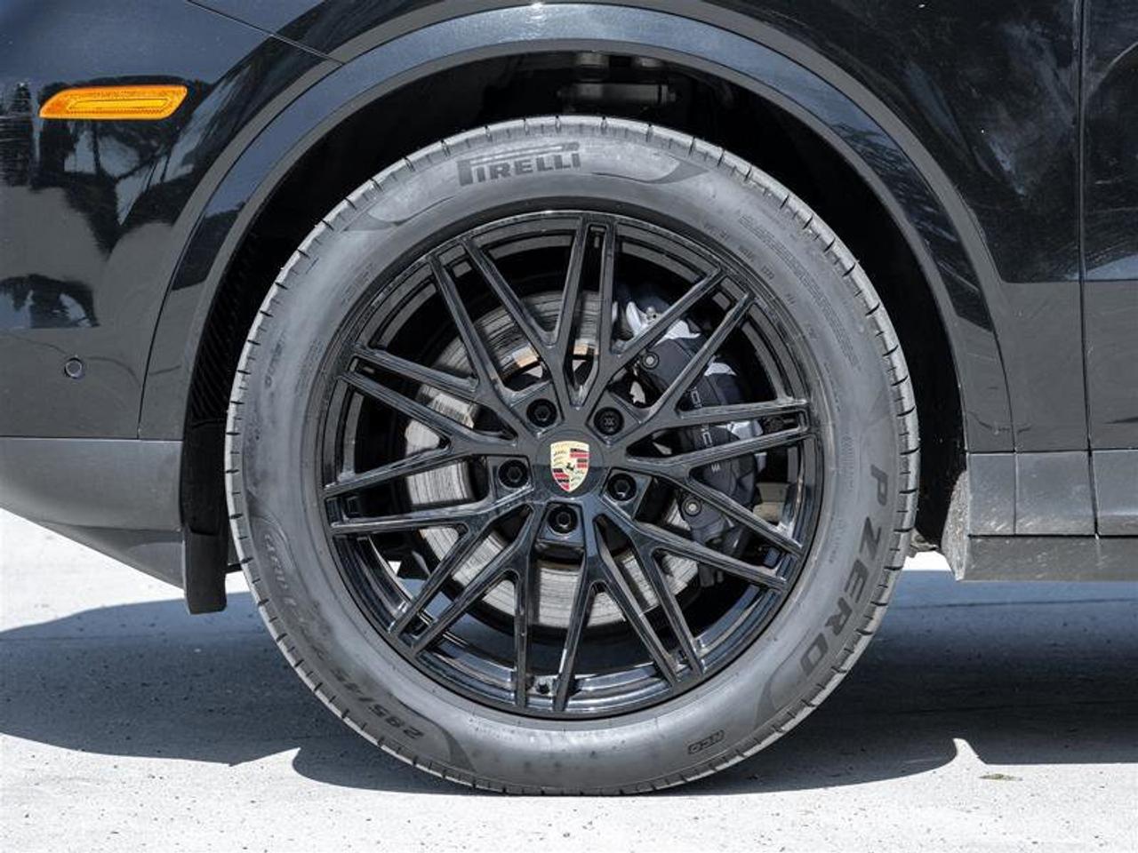 2024 Porsche Cayenne AWD Premium Pkg Plus Sport Tailpipes in Dark Bronz Photo