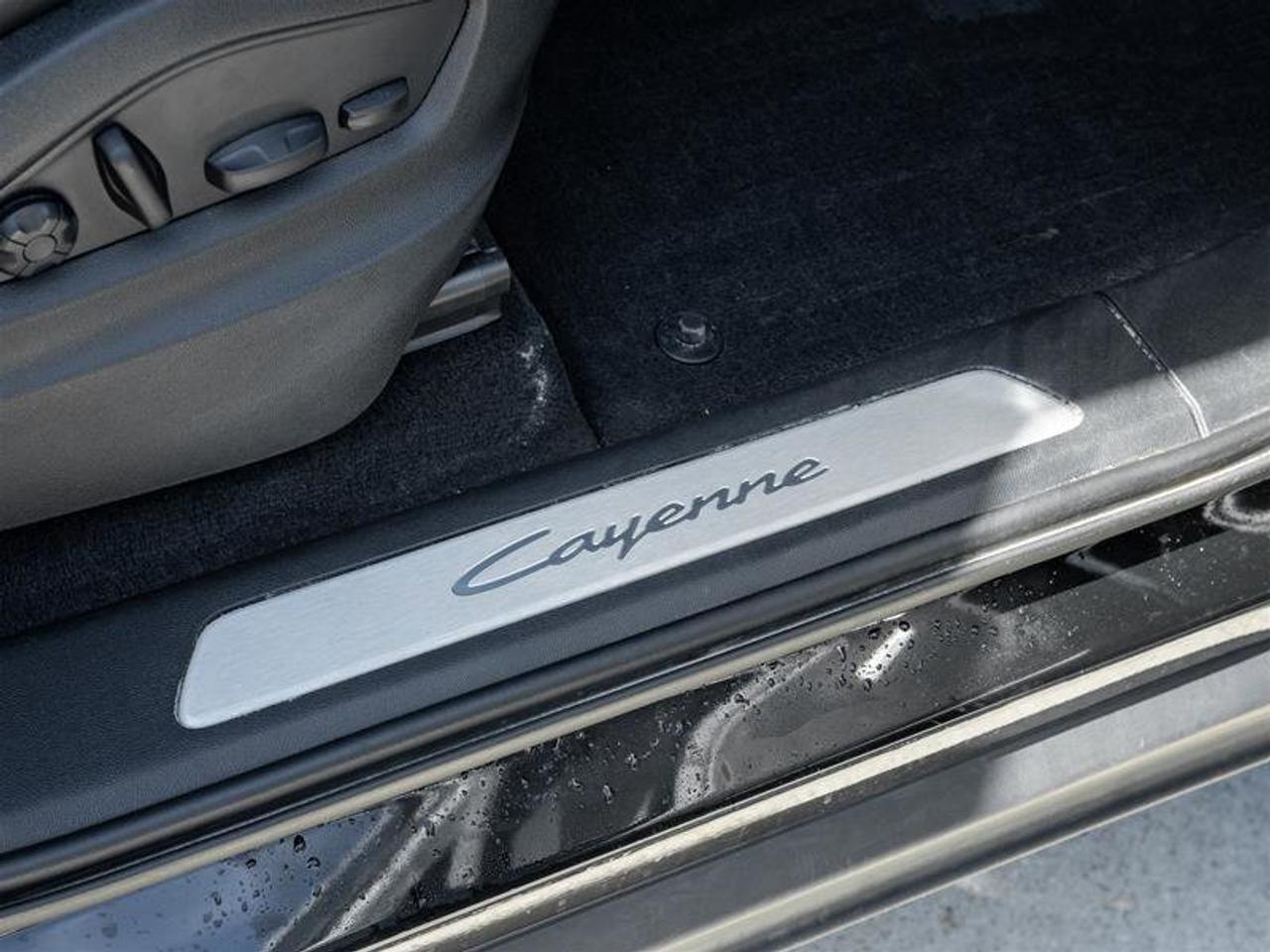 2024 Porsche Cayenne AWD Premium Pkg Plus Sport Tailpipes in Dark Bronz Photo