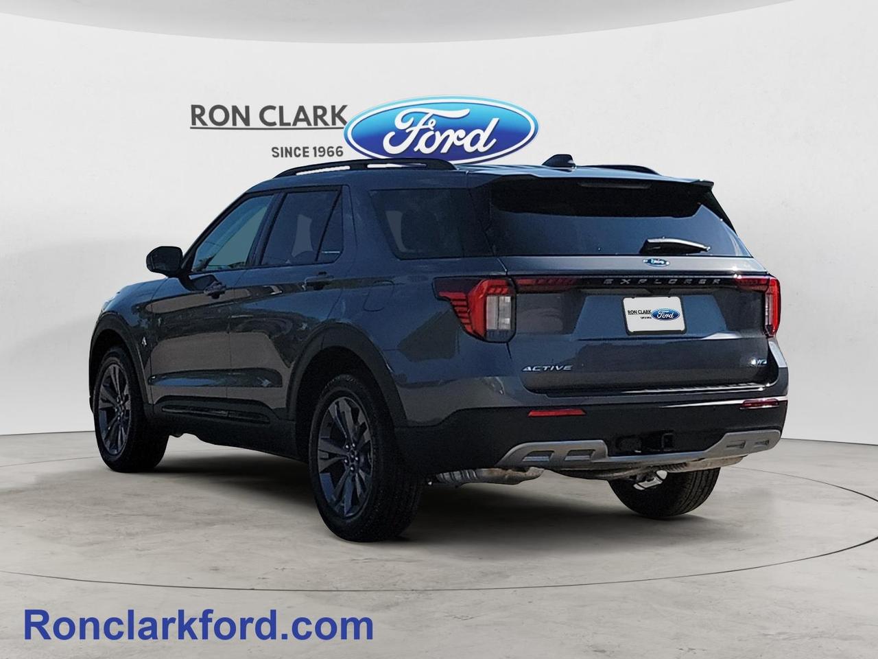 2026 Ford Explorer Active 4dr 4x4 Photo4