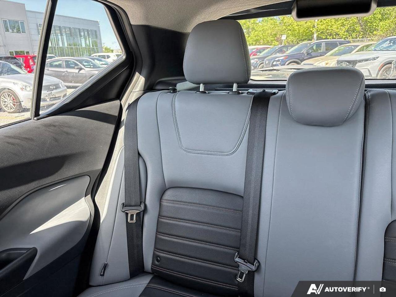 2024 Nissan Kicks SR Photo